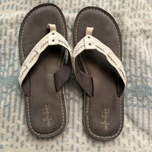 Collection by Clarks White Braided Sandals Flip Flops Women’s Shoes *Like New*